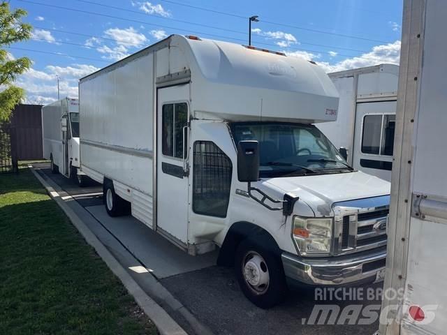 Ford E-350 شاحنة مقفلة