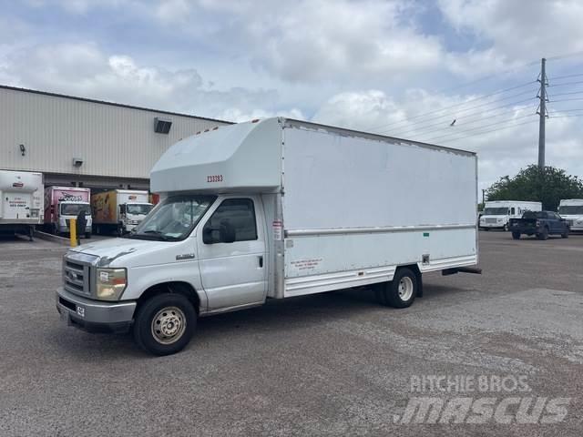 Ford E-350 شاحنة مقفلة