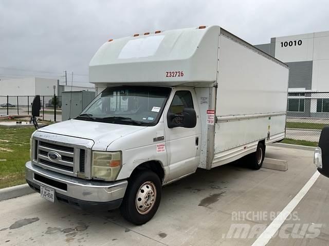 Ford E-350 شاحنة مقفلة