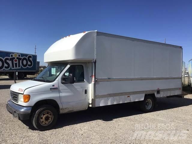 Ford E-350 شاحنة مقفلة