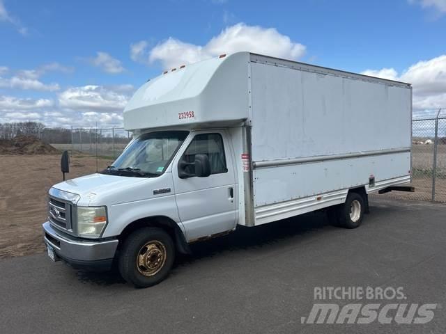 Ford E-350 شاحنة مقفلة