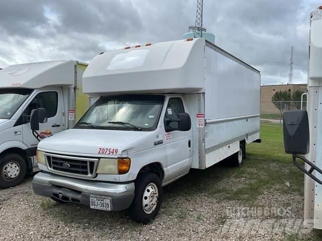 Ford E-350 شاحنة مقفلة