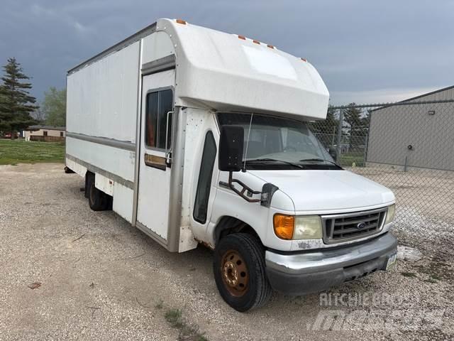 Ford E-350 شاحنات ذات هيكل صندوقي