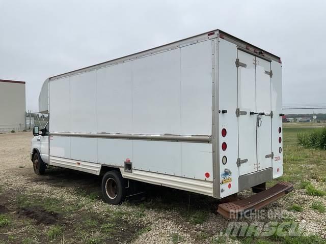 Ford E-350 شاحنات ذات هيكل صندوقي