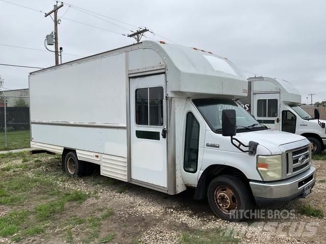 Ford E-350 شاحنات ذات هيكل صندوقي