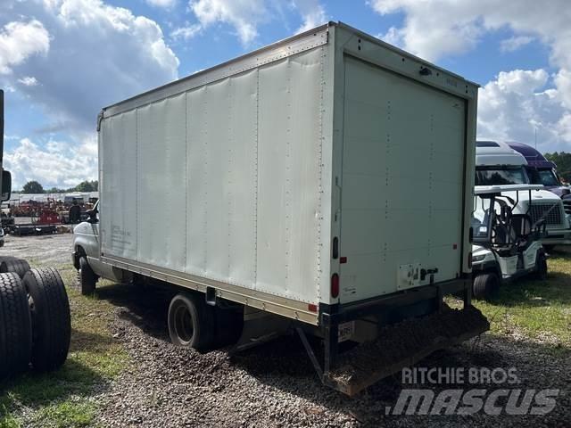 Ford E-350 شاحنات ذات هيكل صندوقي