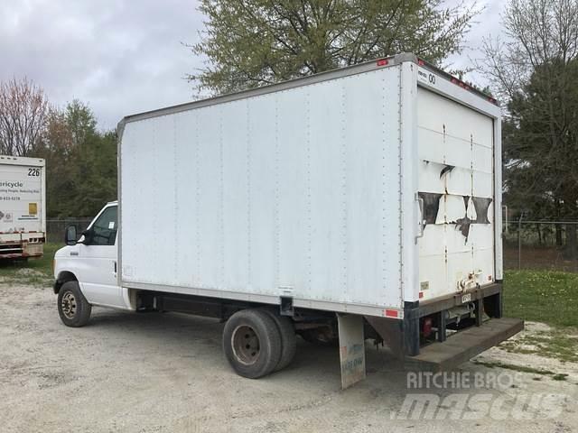 Ford E-350 شاحنات ذات هيكل صندوقي