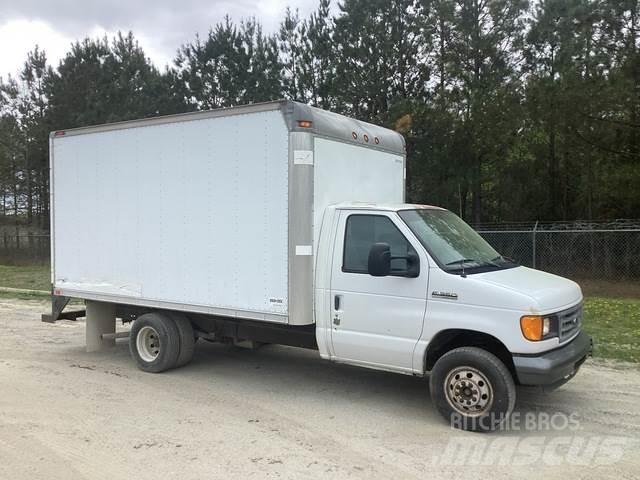 Ford E-350 شاحنات ذات هيكل صندوقي