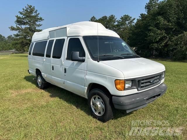 Ford E-350 سيارات
