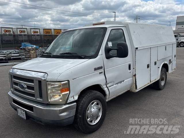 Ford E-350 شاحنات خفيفة/مفصلية الجوانب