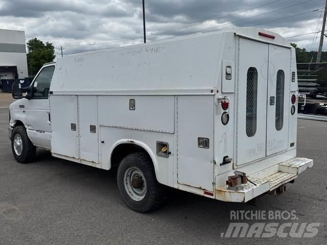 Ford E-350 شاحنات خفيفة/مفصلية الجوانب
