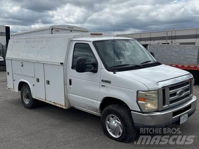 Ford E-350 شاحنات خفيفة/مفصلية الجوانب
