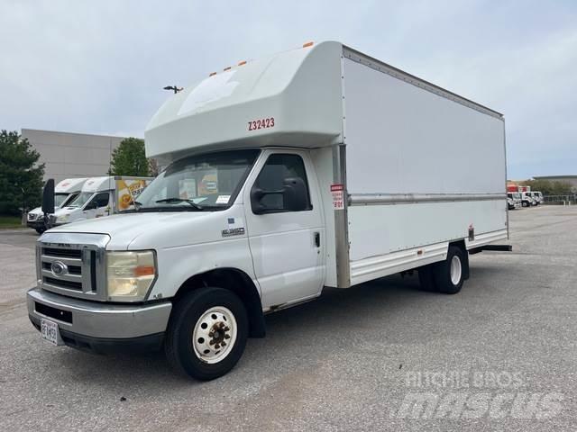 Ford E-350 شاحنة مقفلة