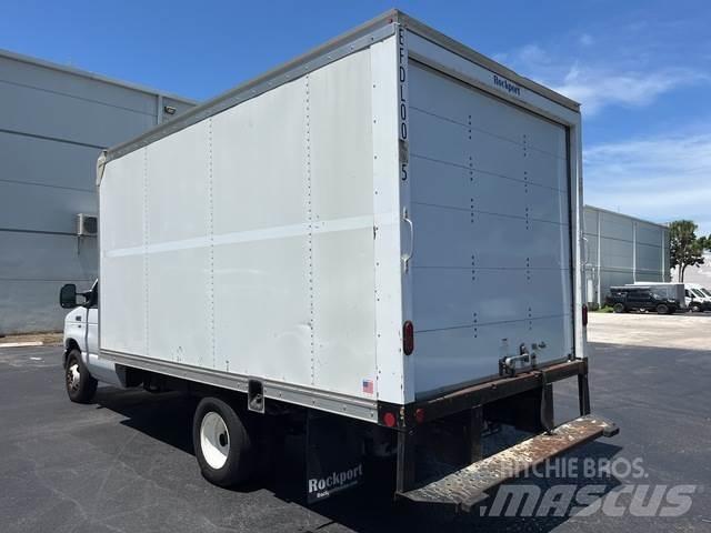 Ford E-350 شاحنات ذات هيكل صندوقي