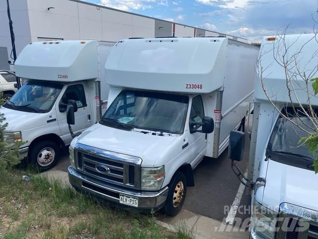 Ford E-350 شاحنة مقفلة