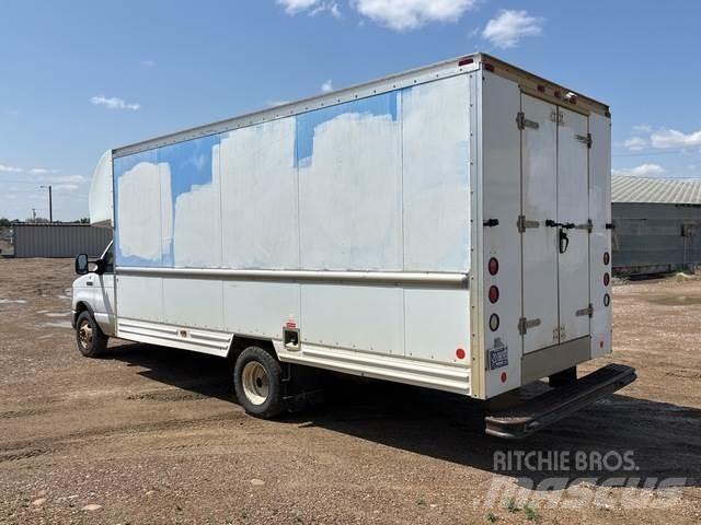 Ford E-350 شاحنات ذات هيكل صندوقي