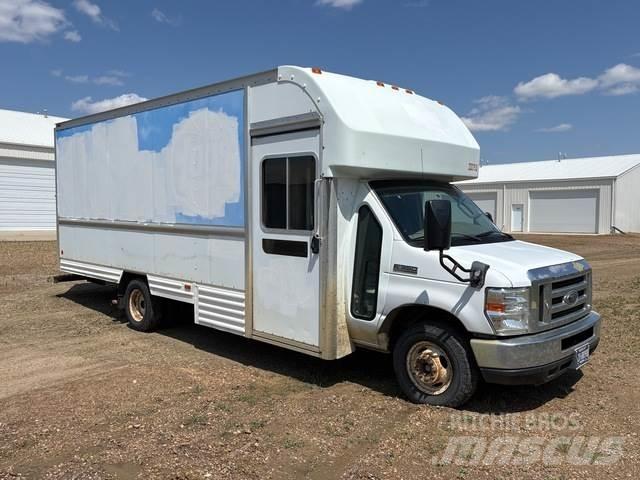 Ford E-350 شاحنات ذات هيكل صندوقي