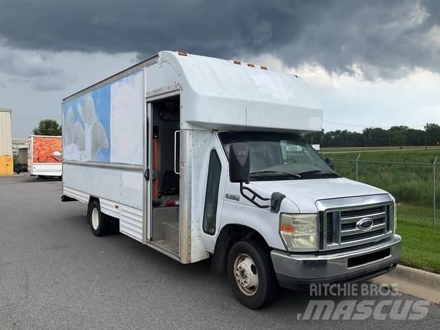 Ford E-350 شاحنات ذات هيكل صندوقي