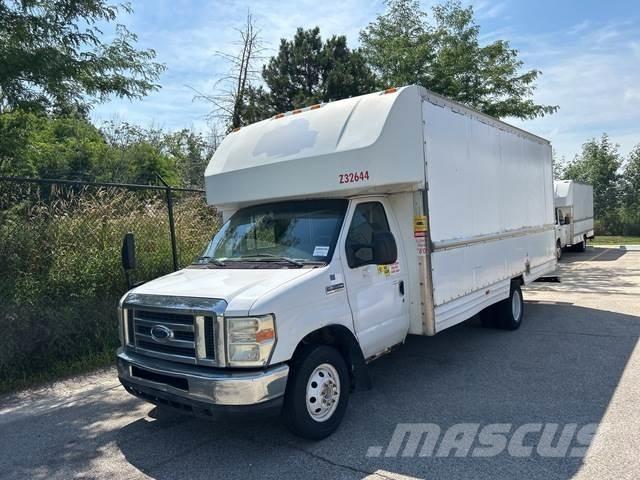Ford E-350 شاحنة مقفلة