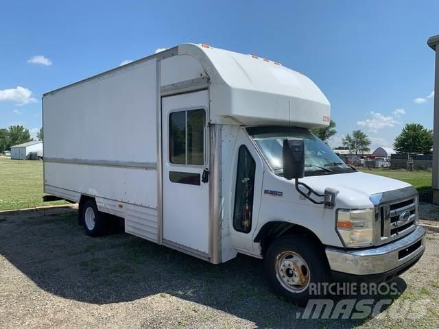 Ford E-350 شاحنات ذات هيكل صندوقي