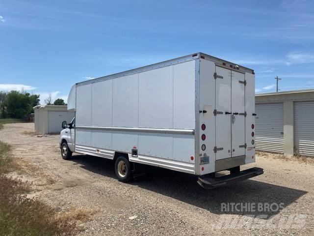 Ford E-350 شاحنات ذات هيكل صندوقي