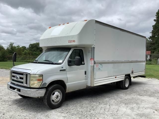 Ford E-350 شاحنة مقفلة