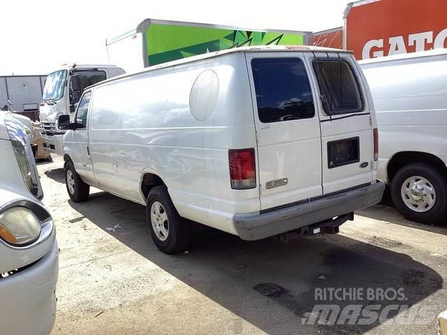 Ford E-350 شاحنة مقفلة
