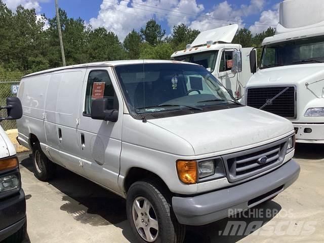 Ford E-350 شاحنة مقفلة