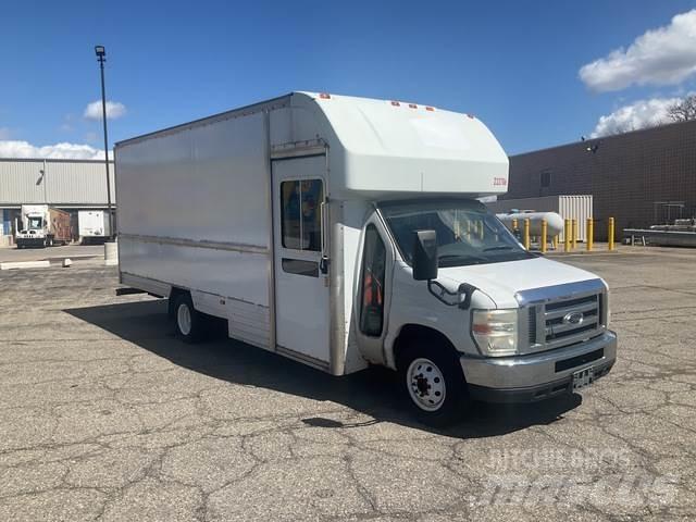Ford E-350 شاحنات ذات هيكل صندوقي