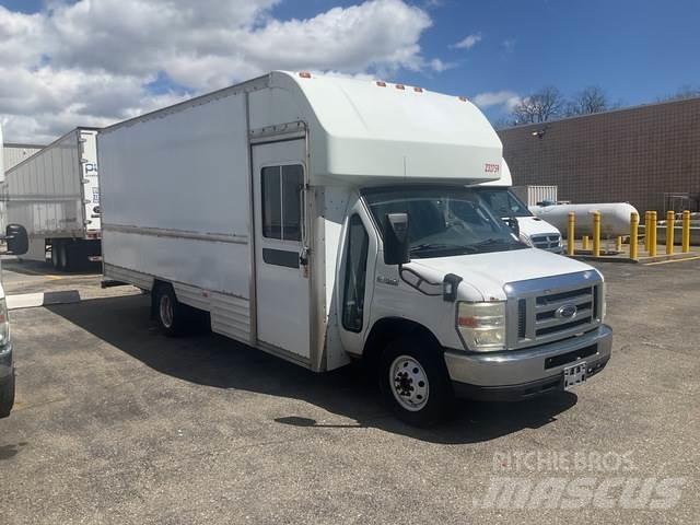 Ford E-350 شاحنات ذات هيكل صندوقي
