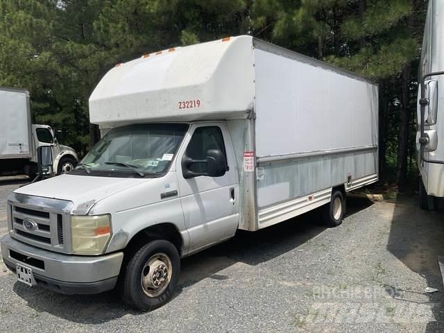 Ford E-350 شاحنة مقفلة