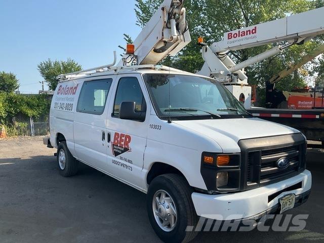 Ford E-350 المنصات الهوائية المثبتة على شاحنة