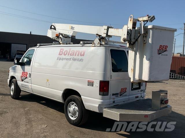 Ford E-350 المنصات الهوائية المثبتة على شاحنة