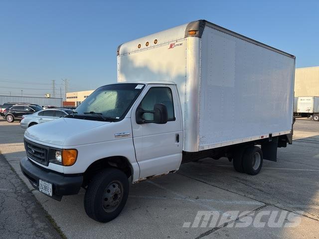 Ford E-350 شاحنة مقفلة