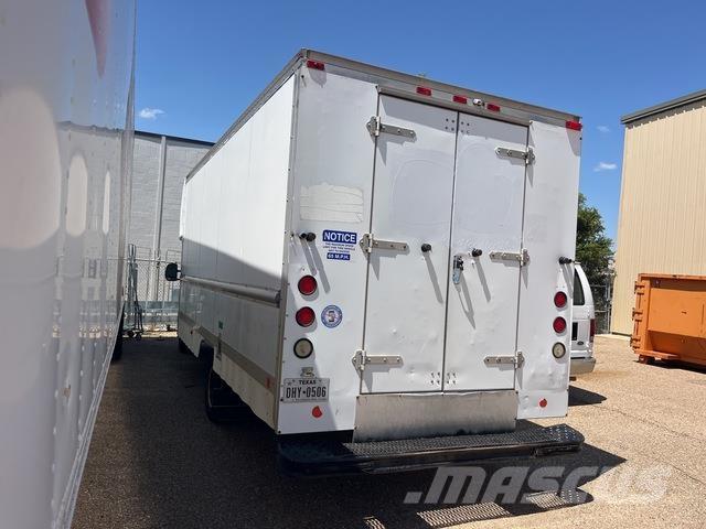 Ford E-350 شاحنة مقفلة