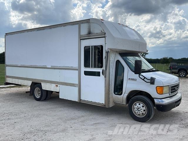 Ford E-350 شاحنات ذات هيكل صندوقي