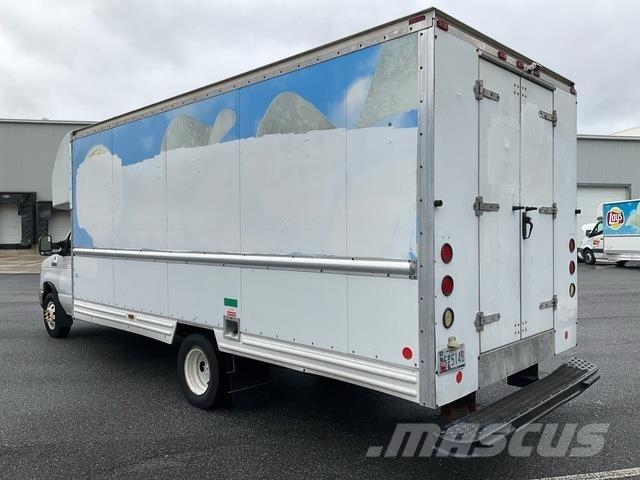 Ford E-350 شاحنات ذات هيكل صندوقي