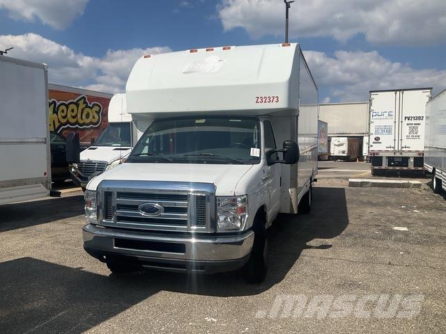 Ford E-350 شاحنة مقفلة