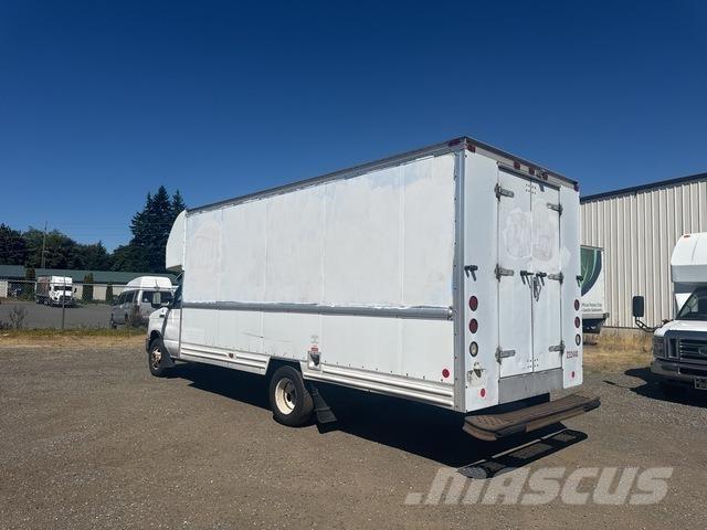 Ford E-350 شاحنات ذات هيكل صندوقي