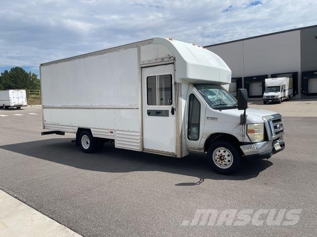 Ford E-350 شاحنات ذات هيكل صندوقي