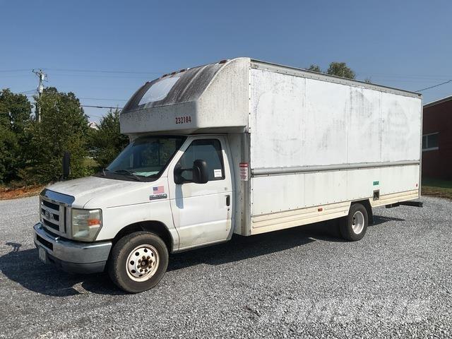 Ford E-350 شاحنات ذات هيكل صندوقي