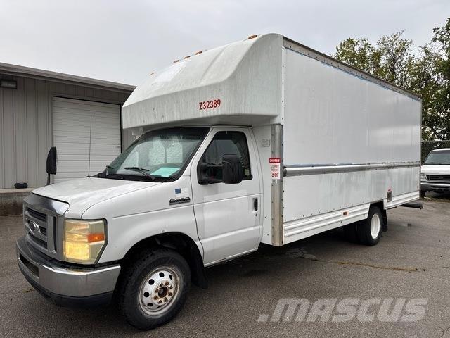 Ford E-350 شاحنة مقفلة