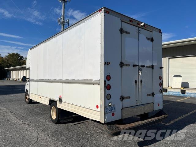 Ford E-350 شاحنات ذات هيكل صندوقي