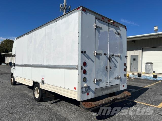 Ford E-350 شاحنات ذات هيكل صندوقي