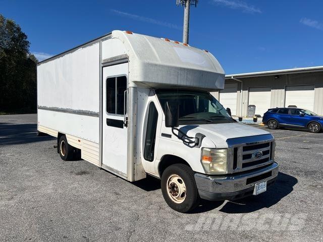 Ford E-350 شاحنات ذات هيكل صندوقي