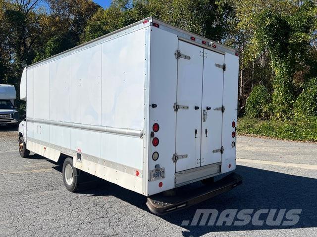 Ford E-350 شاحنات ذات هيكل صندوقي