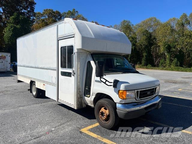 Ford E-350 شاحنات ذات هيكل صندوقي