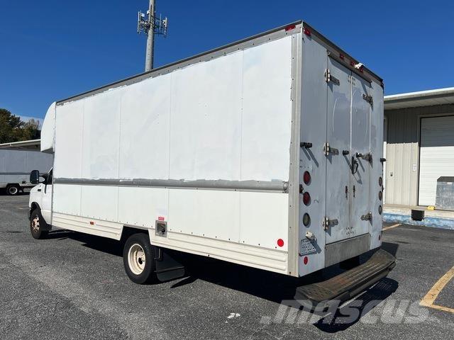 Ford E-350 شاحنات ذات هيكل صندوقي