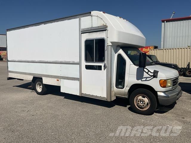 Ford E-350 شاحنات ذات هيكل صندوقي