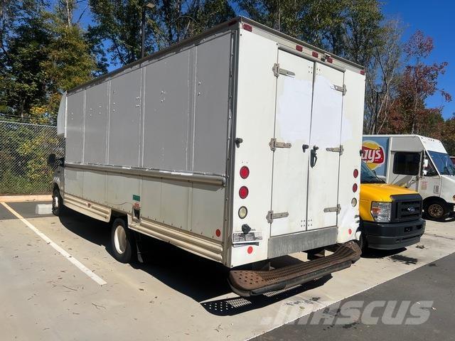 Ford E-350 شاحنة مقفلة